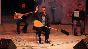 Fatih Kısaparmak Moskova'yı kilim kilim dokudu