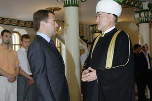 İhsanoğlu, Medvedev'in Moskova Merkez Cami'yi ziyaretinden memnun