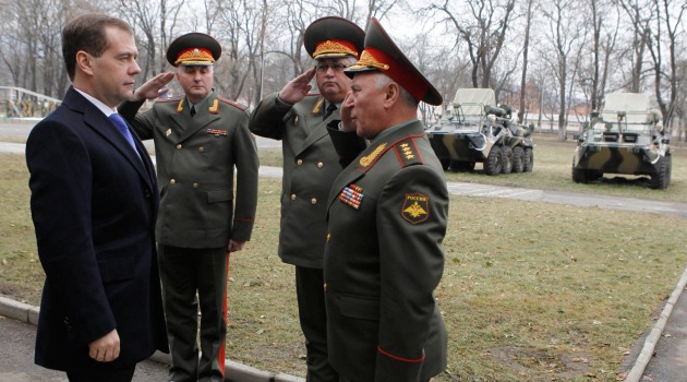 Medvedev: 18 yaşından küçüklere alkol satanları hapse atalım 